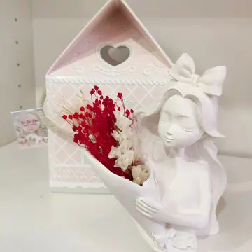Menina em gesso perfumado