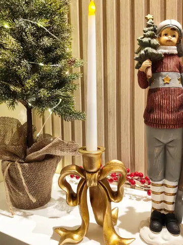 Candelabro com laço dourado