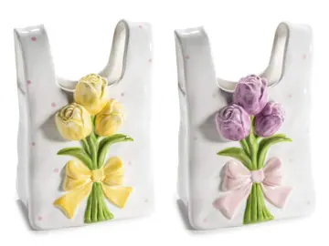 Cesta em cerâmica com tulipas
