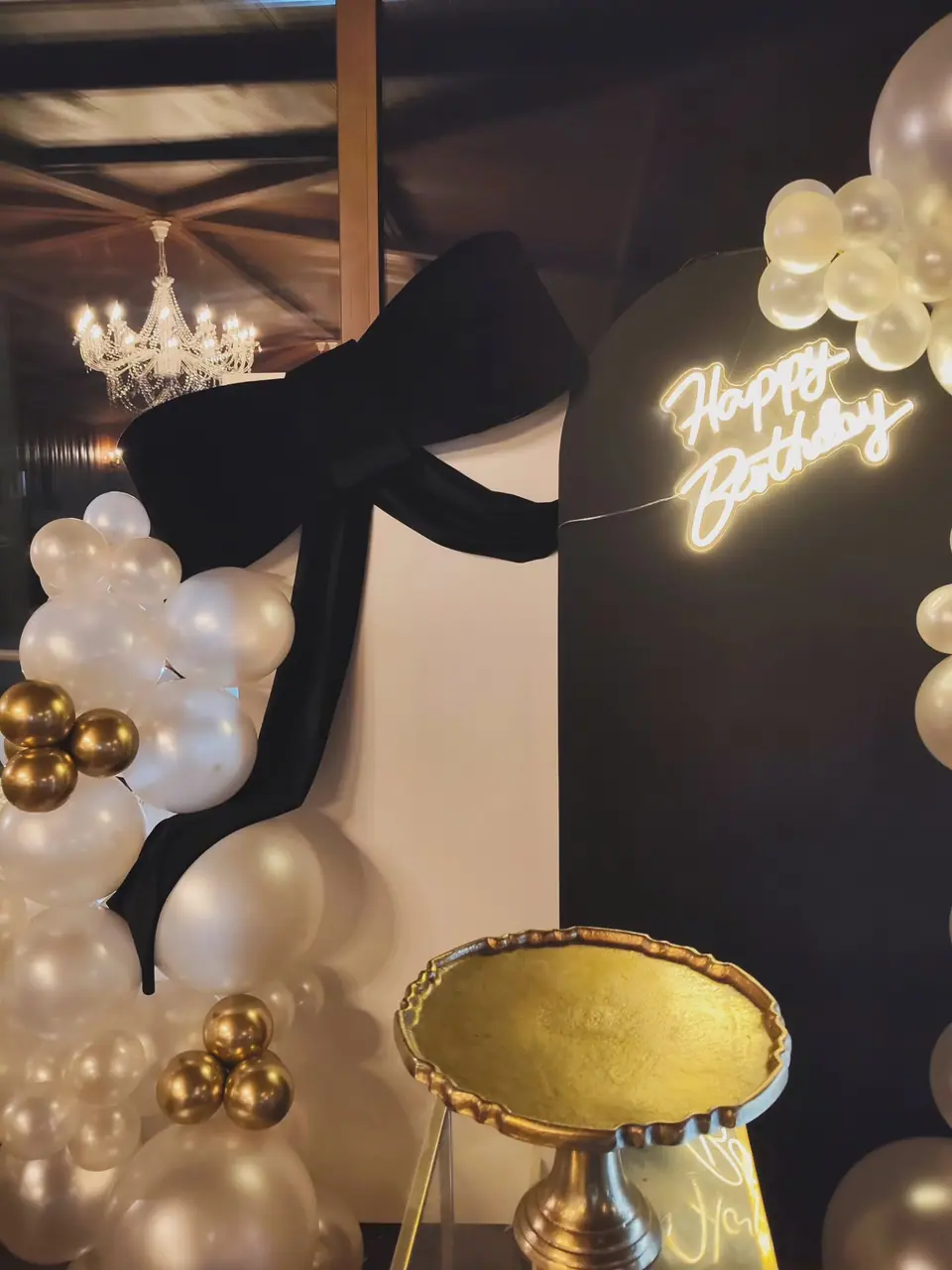 Black & gold — 18 anos